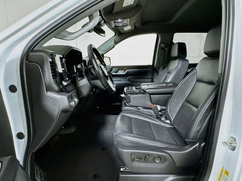 Certified 2025 GMC Sierra 1500 SLT RWD image 19