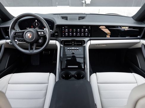 Certified 2025 Porsche Panamera image 12
