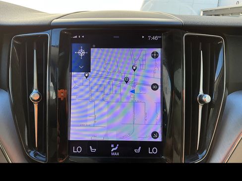 Used 2021 Volvo XC60 T5 Momentum AWD/4WD image 6