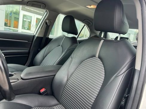Used 2022 Toyota Camry SE FWD image 14