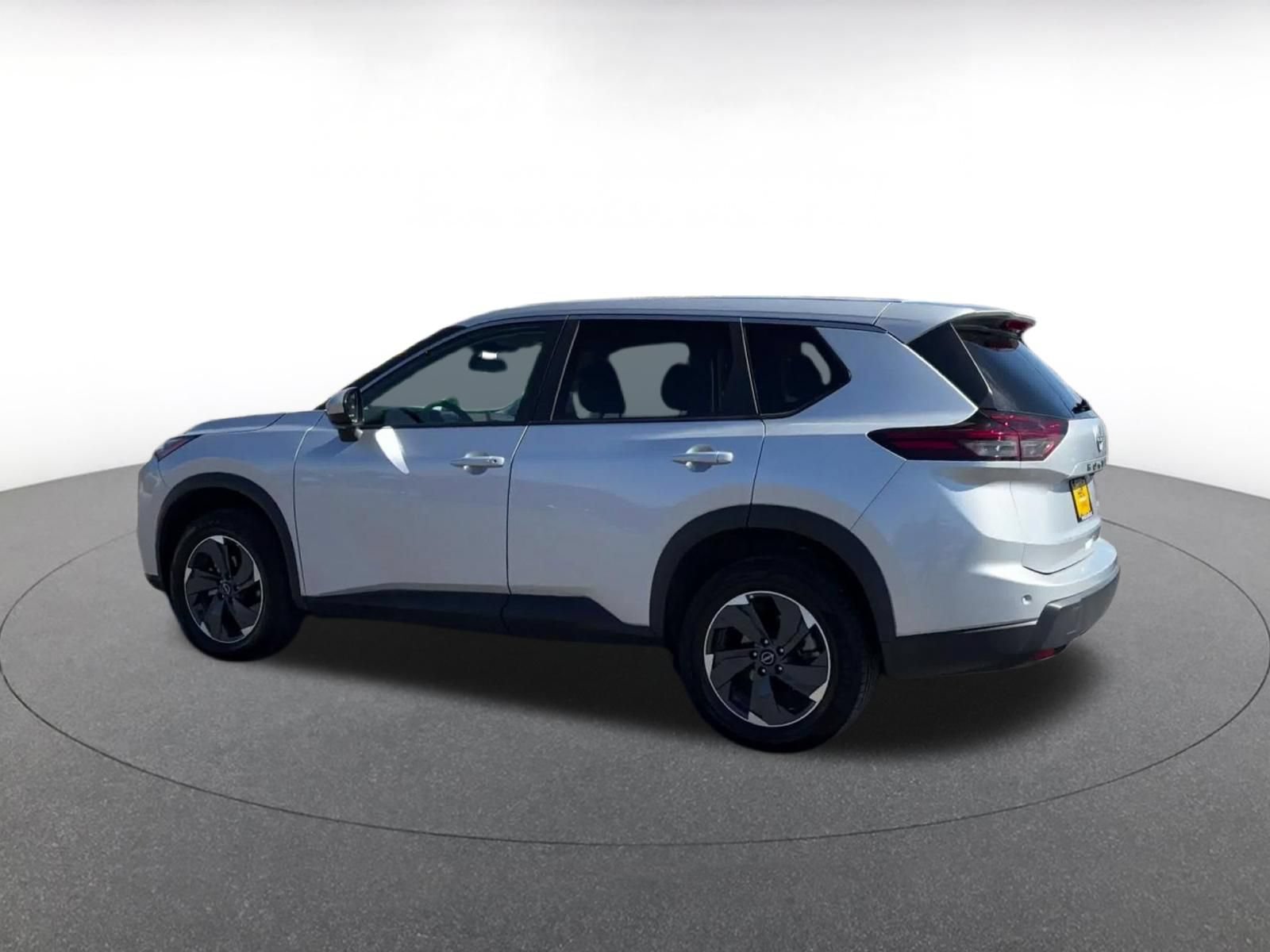 Used 2025 Nissan Rogue SV AWD/4WD image 9