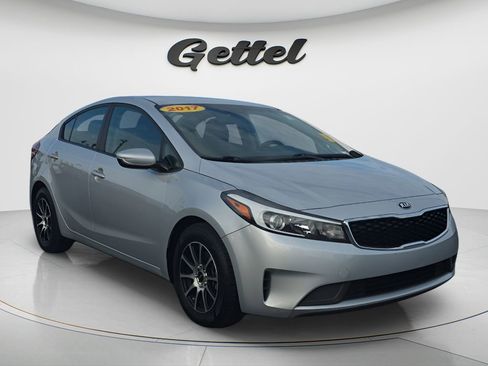 Used 2017 Kia Forte LX FWD image 3