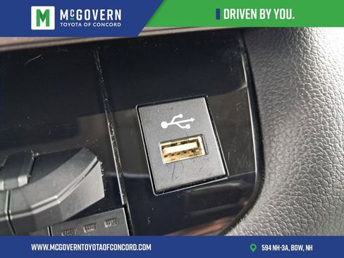 Used 2021 Toyota Camry LE image 28