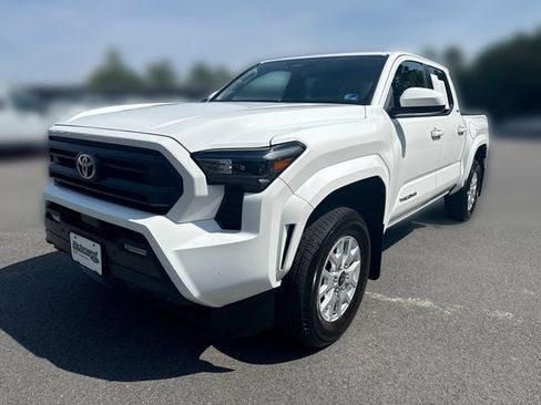 Used 2024 Toyota Tacoma SR5 AWD/4WD image 4