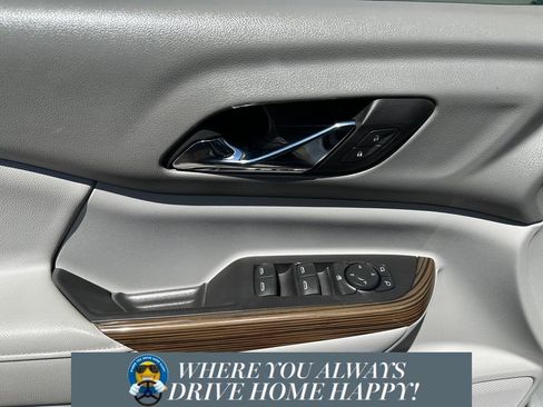 Used 2018 GMC Acadia SLE image 11