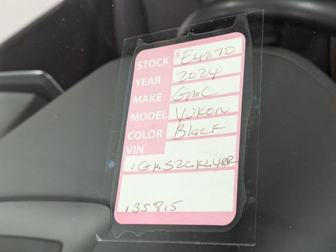 Used 2024 GMC Yukon AT4 w/ Technology Package AWD/4WD image 39
