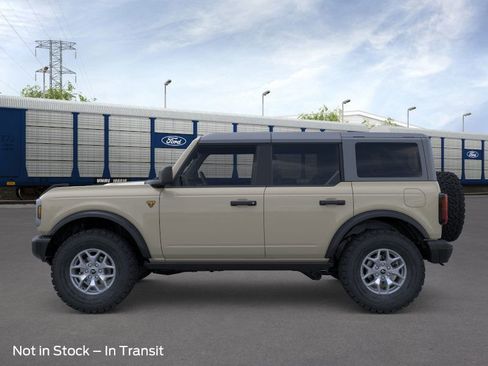 New 2025 Ford Bronco Badlands image 3