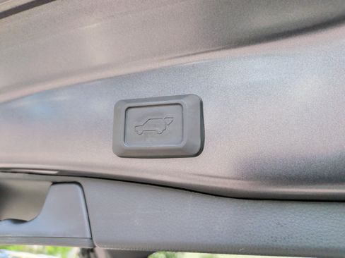 Used 2019 Toyota RAV4 Limited w/ Cold Weather Package FWD image 40