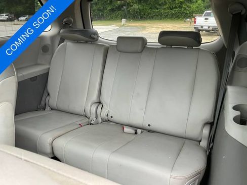 Used 2011 Toyota Sienna Limited w/ Premium Pkg FWD image 4