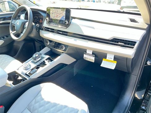 New 2025 Mitsubishi Outlander SEL image 32