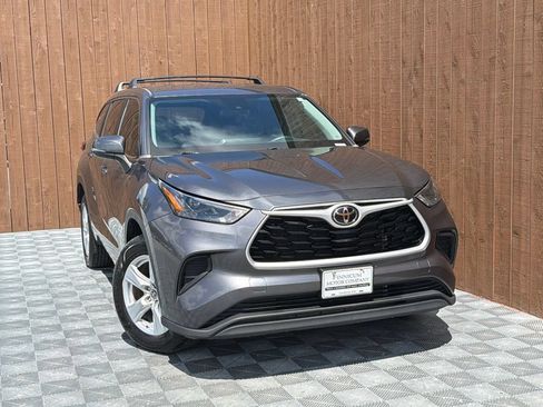 Used 2023 Toyota Highlander L FWD image 12
