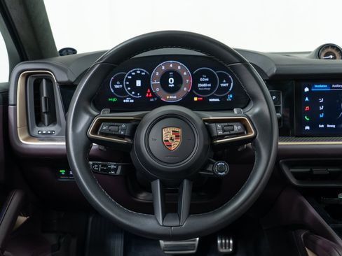 Certified 2024 Porsche Cayenne Coupe AWD/4WD image 23