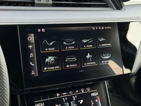 Used 2022 Audi e-tron S Prestige w/ Prestige Package image 17