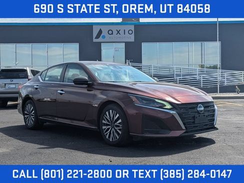 Used 2024 Nissan Altima 2.5 SV FWD image 1