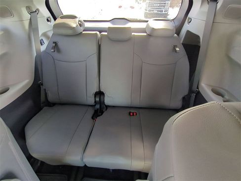 Certified 2024 Toyota Sienna XLE w/ XLE Plus Package image 21