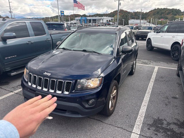 Used 2016 Jeep Compass Sport w/ Power Value Group AWD/4WD image 2