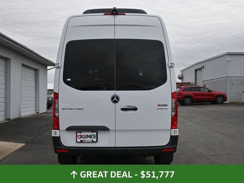 Used 2024 Mercedes-Benz Sprinter 2500 image 9
