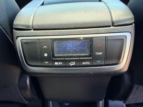 Used 2017 Toyota Highlander SE FWD image 37