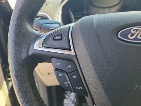 Used 2018 Ford Edge Titanium FWD image 22
