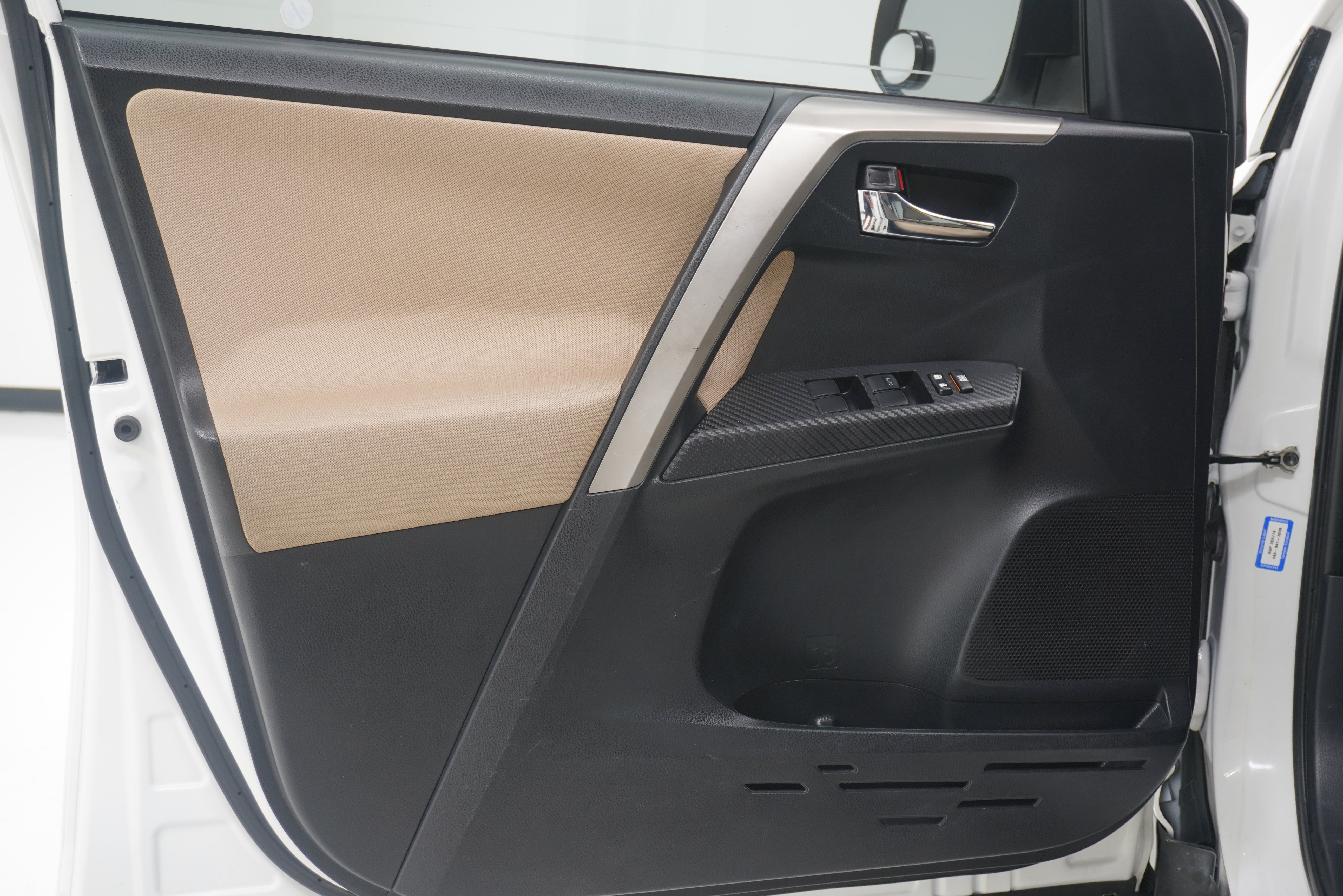 Used 2015 Toyota RAV4 XLE FWD image 14