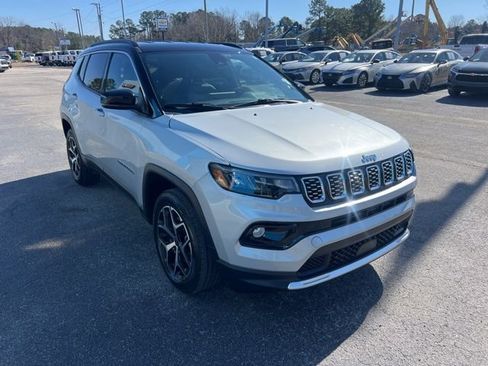 Used 2025 Jeep Compass Limited image 6