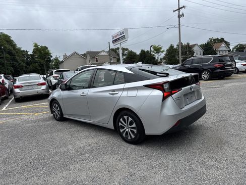 Used 2019 Toyota Prius LE image 22