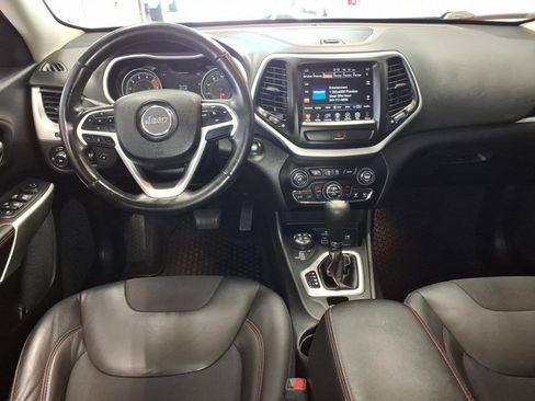 Used 2018 Jeep Cherokee Trailhawk w/ Comfort & Convenience Group AWD/4WD image 9
