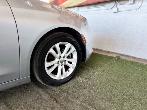 Used 2015 Chrysler 200 Limited image 11