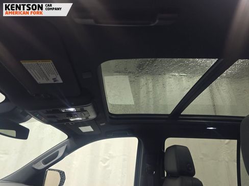 Used 2024 Chevrolet Suburban Z71 image 6