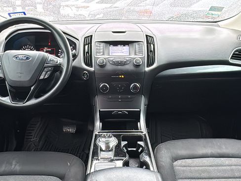 Used 2019 Ford Edge SE image 16