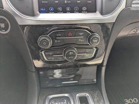 Used 2022 Chrysler 300 Touring L w/ Comfort Group RWD image 19