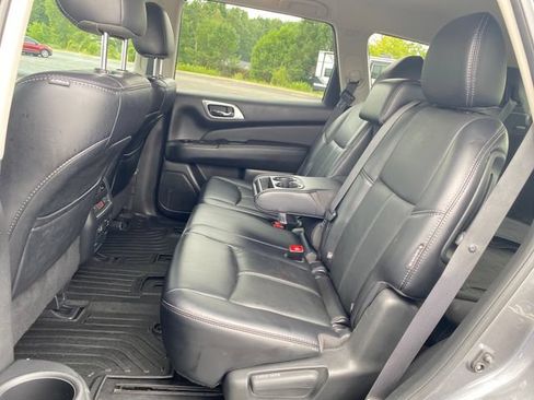 Used 2019 Nissan Pathfinder SL FWD image 19