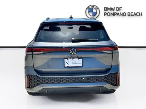 Used 2025 Volkswagen Tiguan SE R-Line FWD image 6