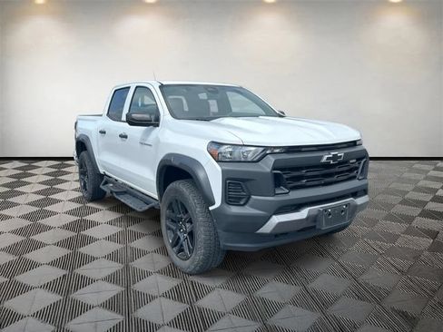 Used 2024 Chevrolet Colorado Trail Boss w/ Advanced Trailering Package AWD/4WD image 9