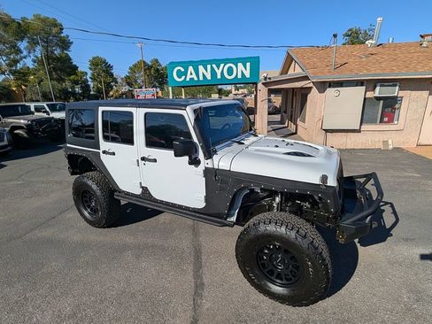 Used 2015 Jeep Wrangler Unlimited Rubicon image 47