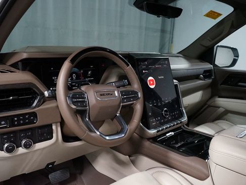Used 2025 GMC Yukon Denali w/ Denali Reserve Package AWD/4WD image 7