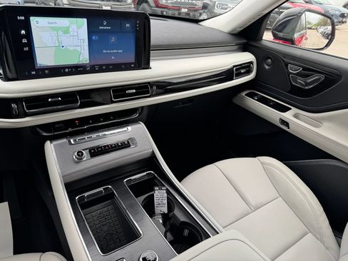 Used 2025 Lincoln Aviator AWD w/ Equipment Group 101A image 26