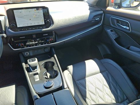 Used 2023 Nissan Rogue Platinum w/ Platinum Premium Package image 16