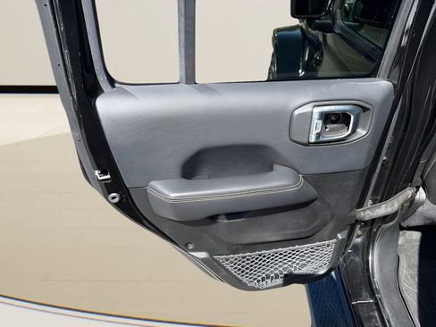 Used 2019 Jeep Wrangler Unlimited Sahara w/ Dual Top Group AWD/4WD image 19