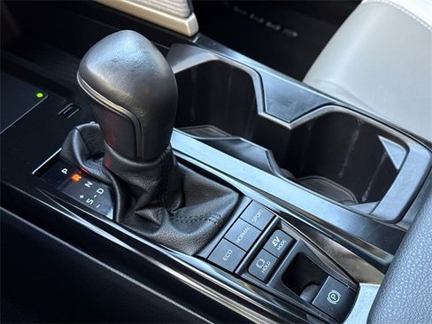 Used 2025 Toyota Camry SE image 26