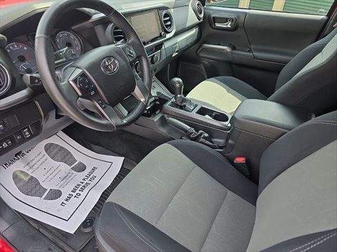 Certified 2021 Toyota Tacoma TRD Off-Road AWD/4WD image 12