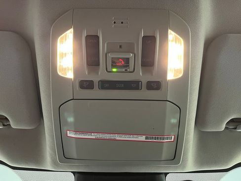 Used 2023 Toyota Highlander XLE AWD/4WD image 9