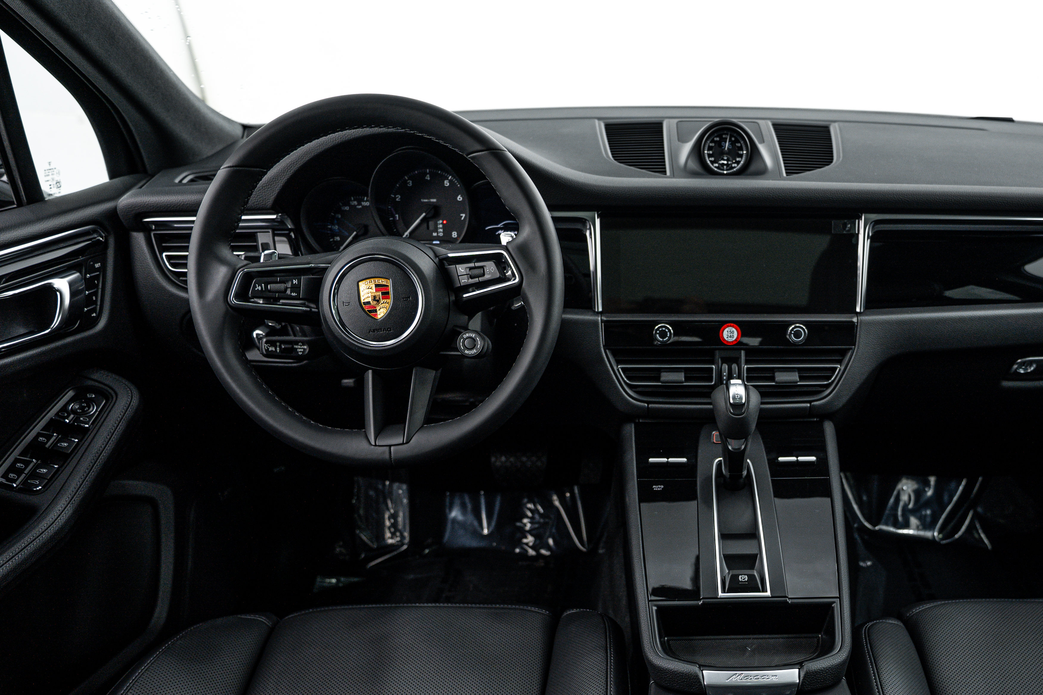 Certified 2026 Porsche Macan AWD/4WD image 13