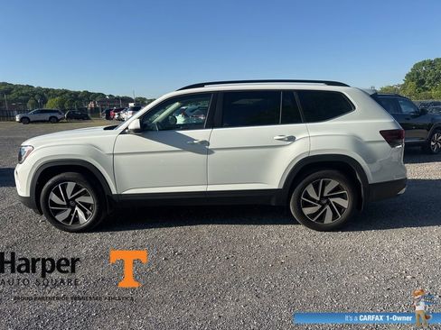 Used 2025 Volkswagen Atlas SE image 2