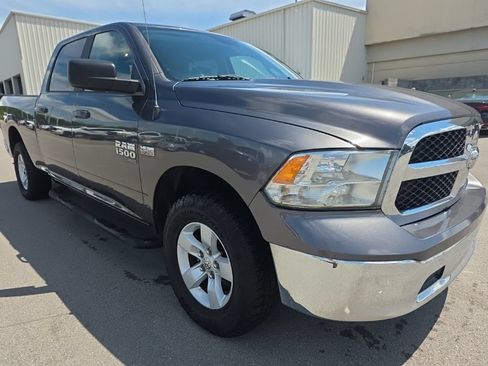 Used 2020 RAM 1500 Classic SLT AWD/4WD image 3