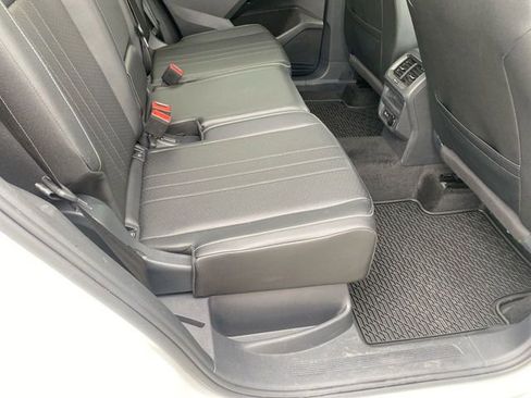 Used 2023 Volkswagen Tiguan SE w/ Panoramic Sunroof Package image 25