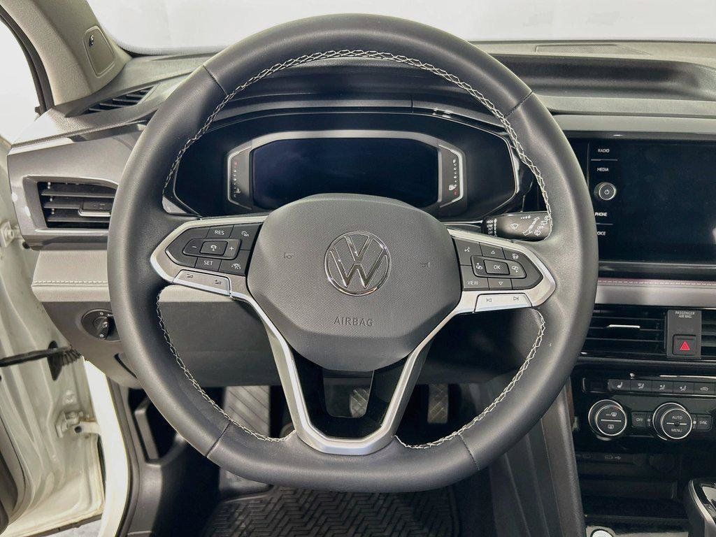 Certified 2023 Volkswagen Taos SEL AWD/4WD image 11