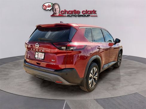 Used 2021 Nissan Rogue SV image 5