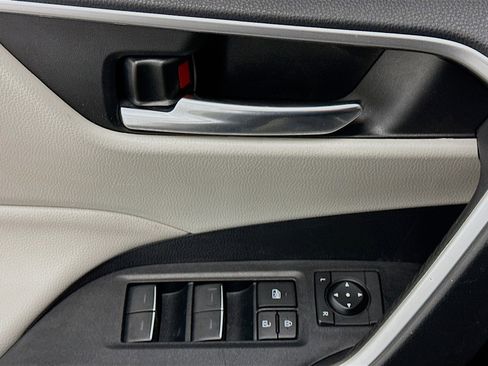 Used 2022 Toyota RAV4 XLE image 15