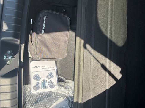 New 2025 Kia Niro EX w/ EX Cold Weather Package image 11